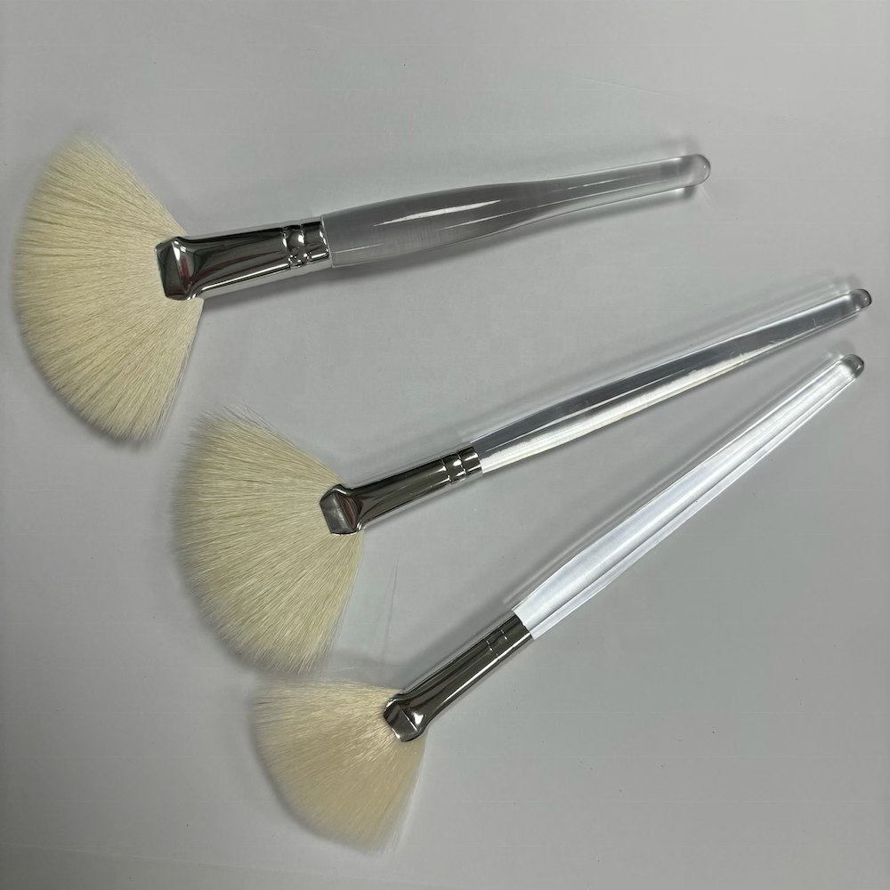 Customizable Soft Goat Hair Fan Brush for Makeup, Eyebrow, and Eye Skin Peel Treatment