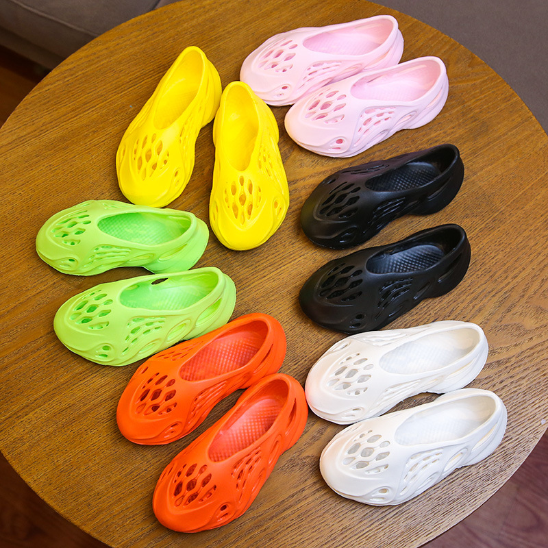 Chinese manufacturer customized 2021 children's soft-soled lightweight eva garden shoes