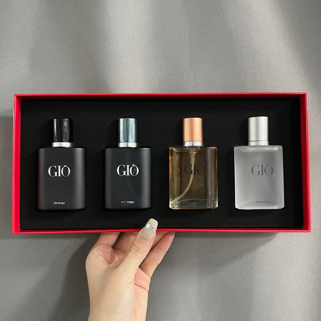 Wholesale Factory 4 Types Men's Perfume Original Long Time Lasting Smell Fragrance Body Spray Parfum Perfume Gift Sets