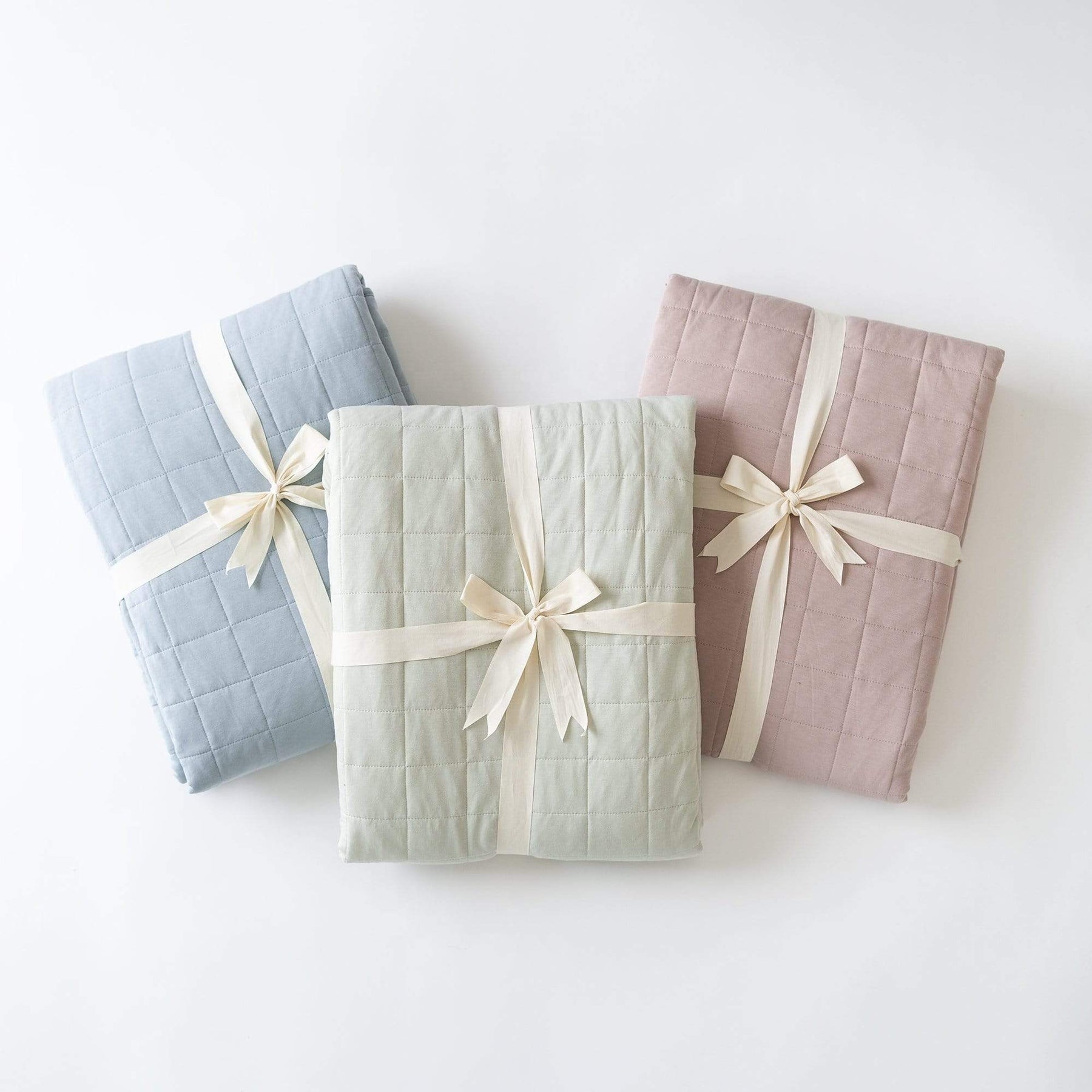 iBaifei Custom Gots Plain Color Kids Quilt Blanket 1.0 tog Super Soft Baby Bamboo Comfort Blanket 2.5 tog Winter Baby Blanket