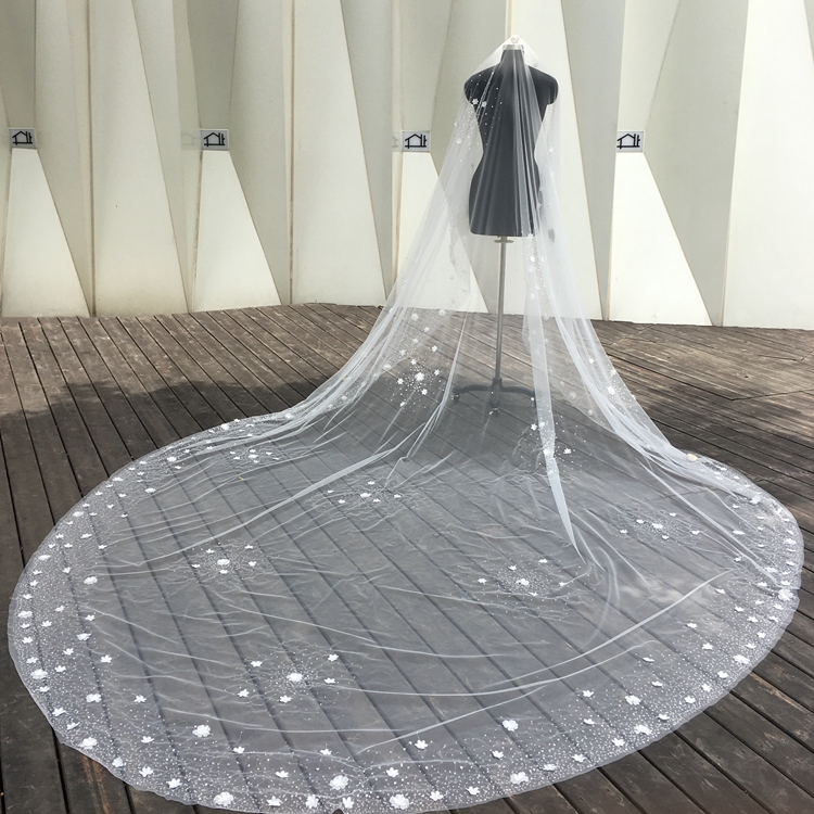 2021 New Design Romantic Outdoor Cheap White Wedding Dress With Long Veil
