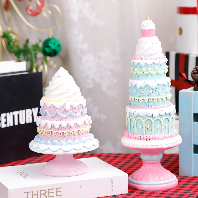 Redeco Hot Selling Creative Cake Tree Sculpture Crafts Ornament Resin Christmas Tree Figurine Gifts Party Desktop Decoration