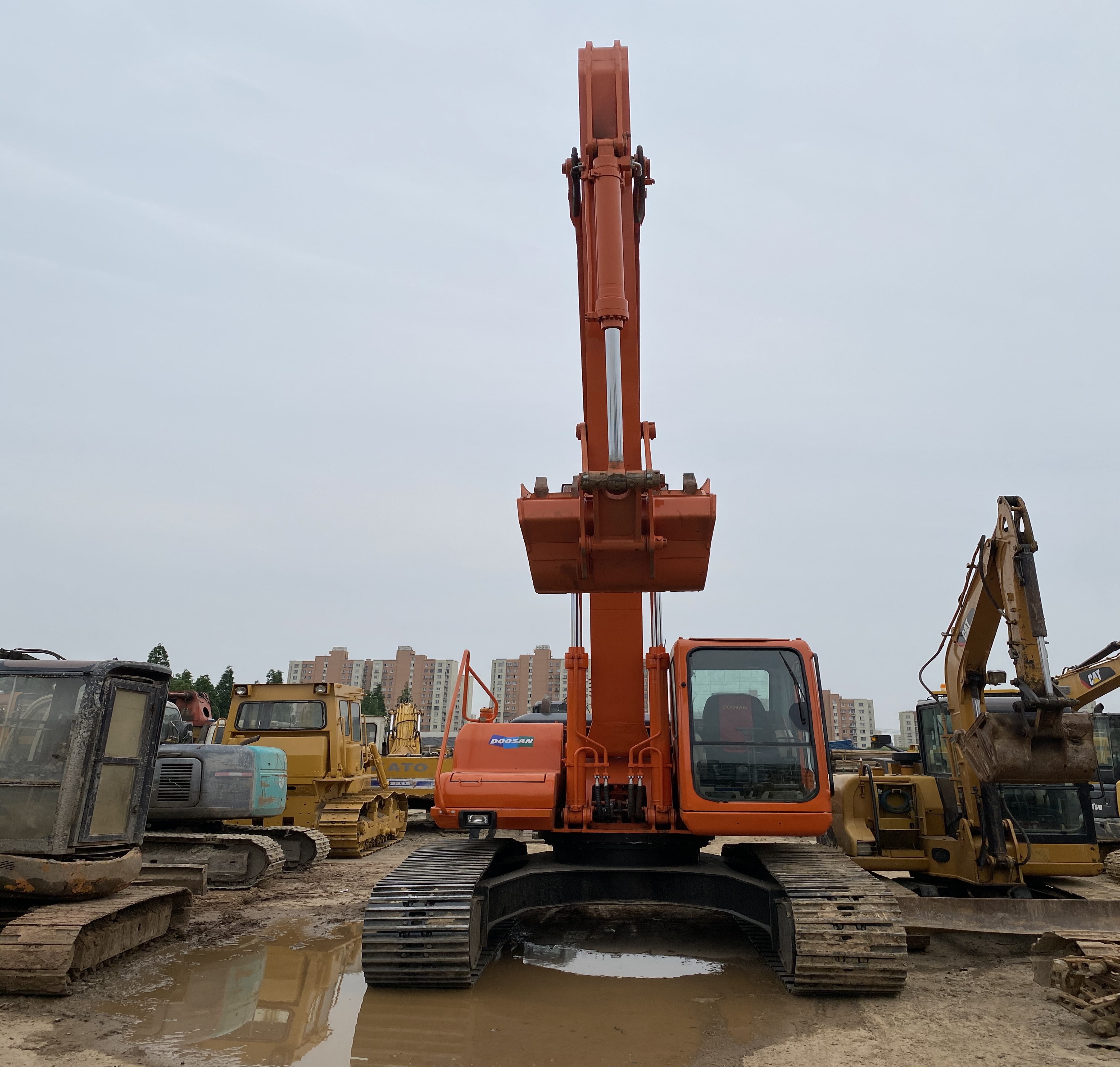 Б/у год: 2012 экскаватор DOOSAN DH220LC-7 для продажи