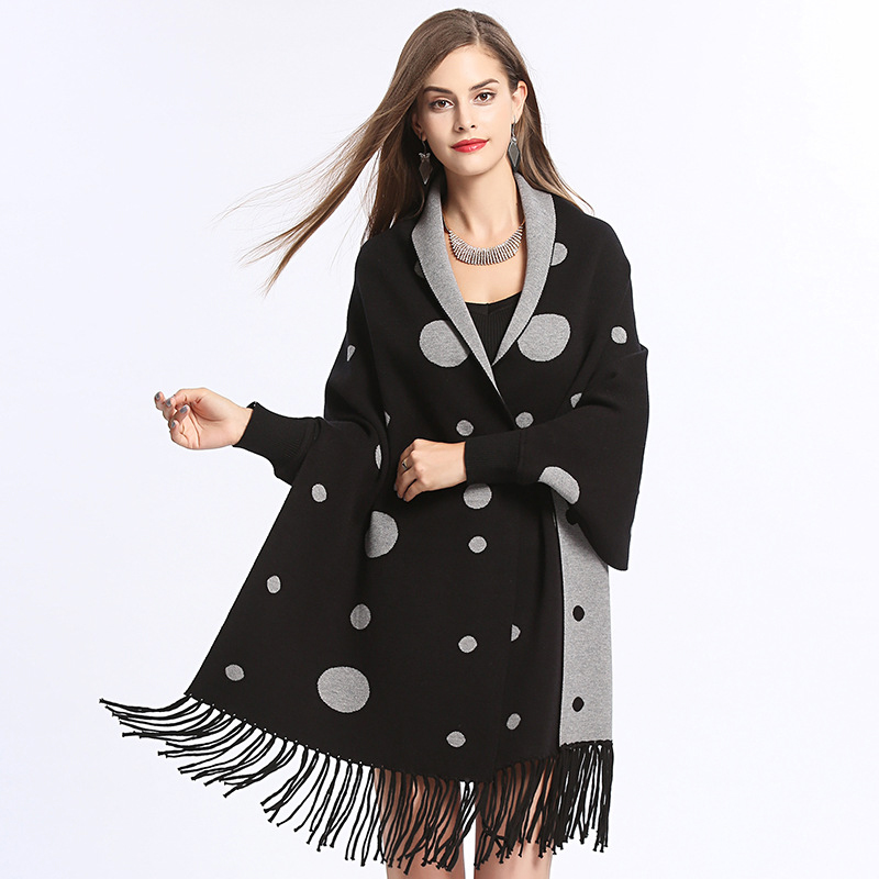2021 New Europen Winter And Autunm Free Size Knit Tassel Circle Pattern Cloak Shawl With Sleeves Women Trench Coat Capes Poncho