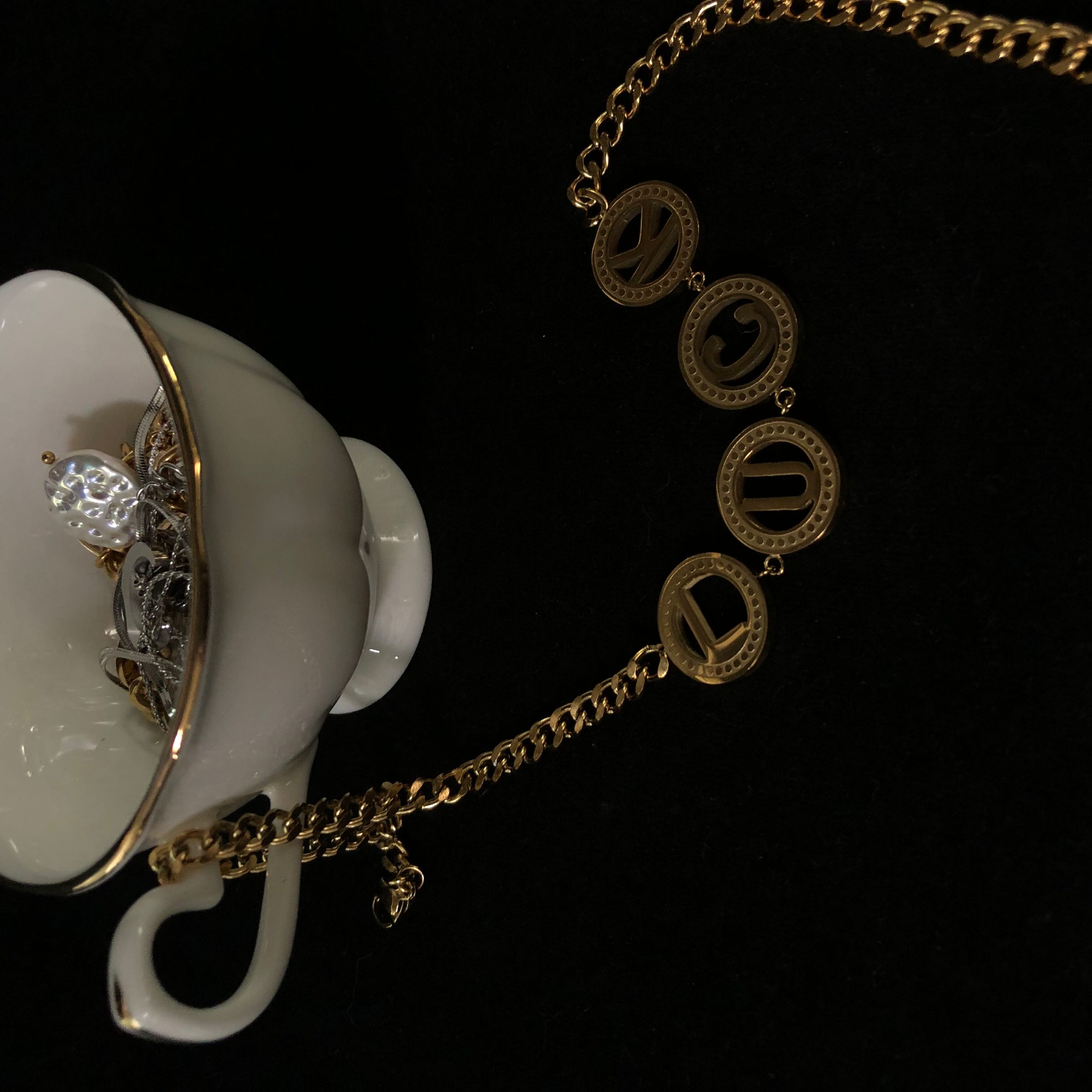 Best Price Superior Quality Trend Gold Dainty 18K Gold Plated Letter Necklace