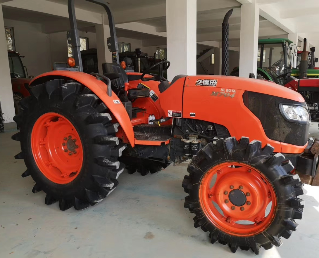 4 drive used kubota 704 tractor