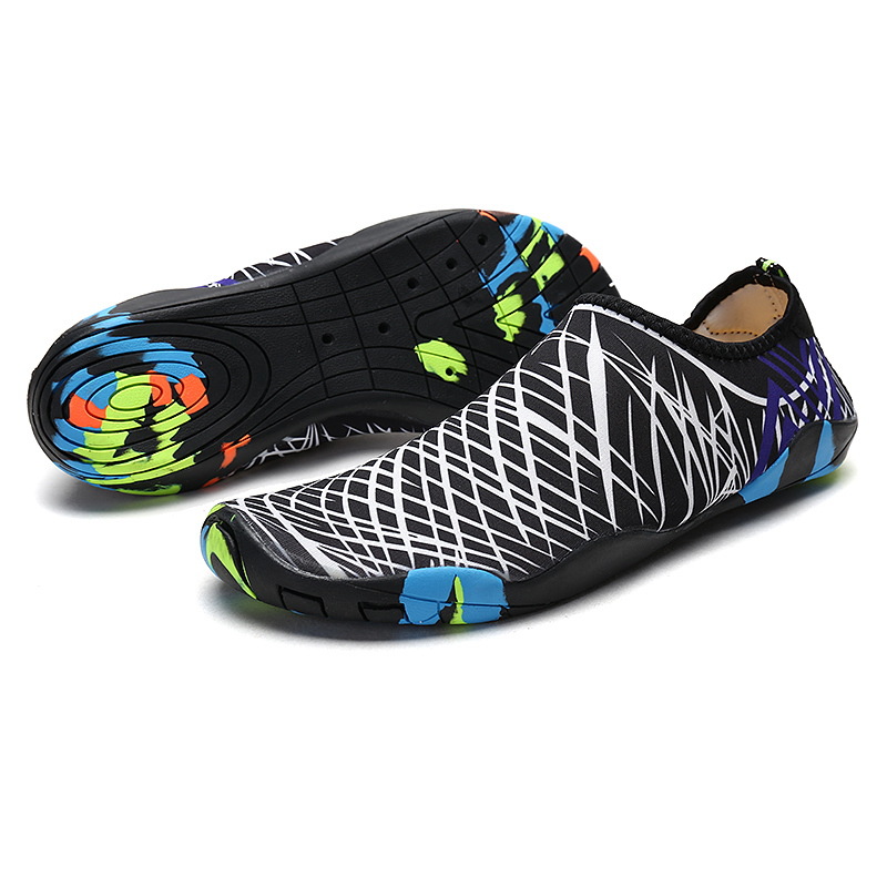 China factory wholesale Outdoor swimming shoes men and women beach diving shoes quick-drying skin-on treadmill shoes canvas sho