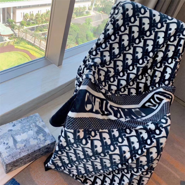Flannel Fleece Microfiber Soft Throw Blanket Decorative Blanket for Couch Bed Sofa Chair