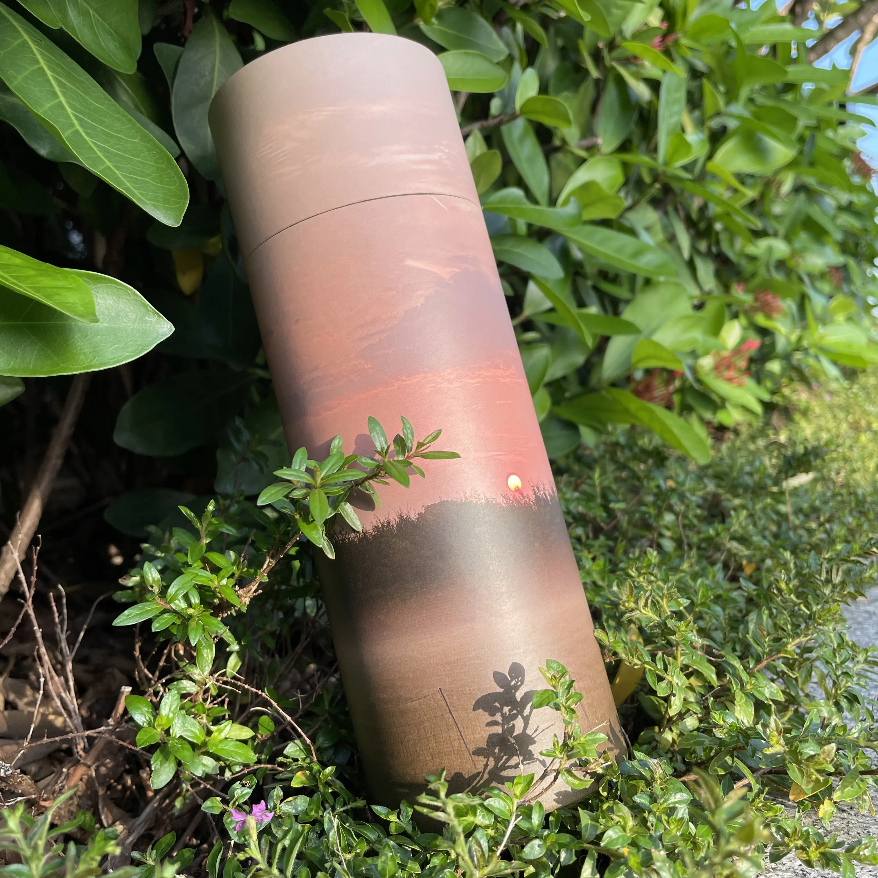 Round cardboard luxury biodegradable personalized pet urn scattering tube cylinder packaging funeral supplies cremation ashes
