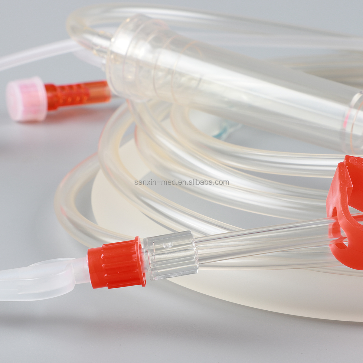 Dialyzer connector of hemodialysis blood line