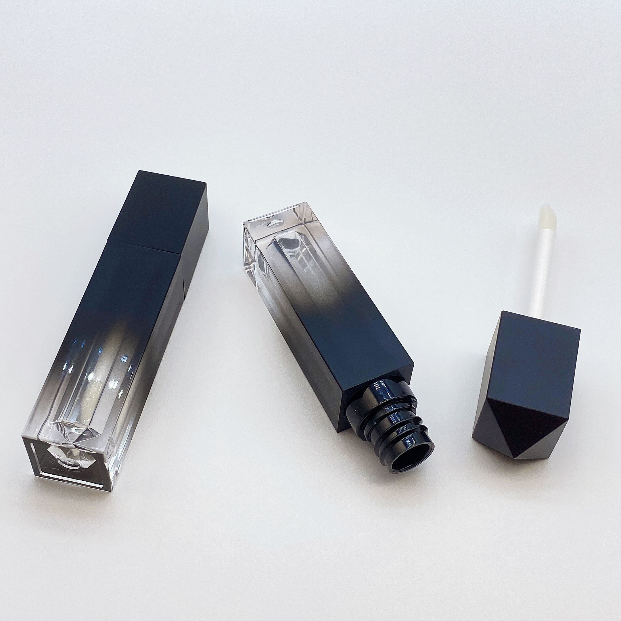 New hot selling 5ml black lip gloss empty tube can be customized cosmetic packaging material