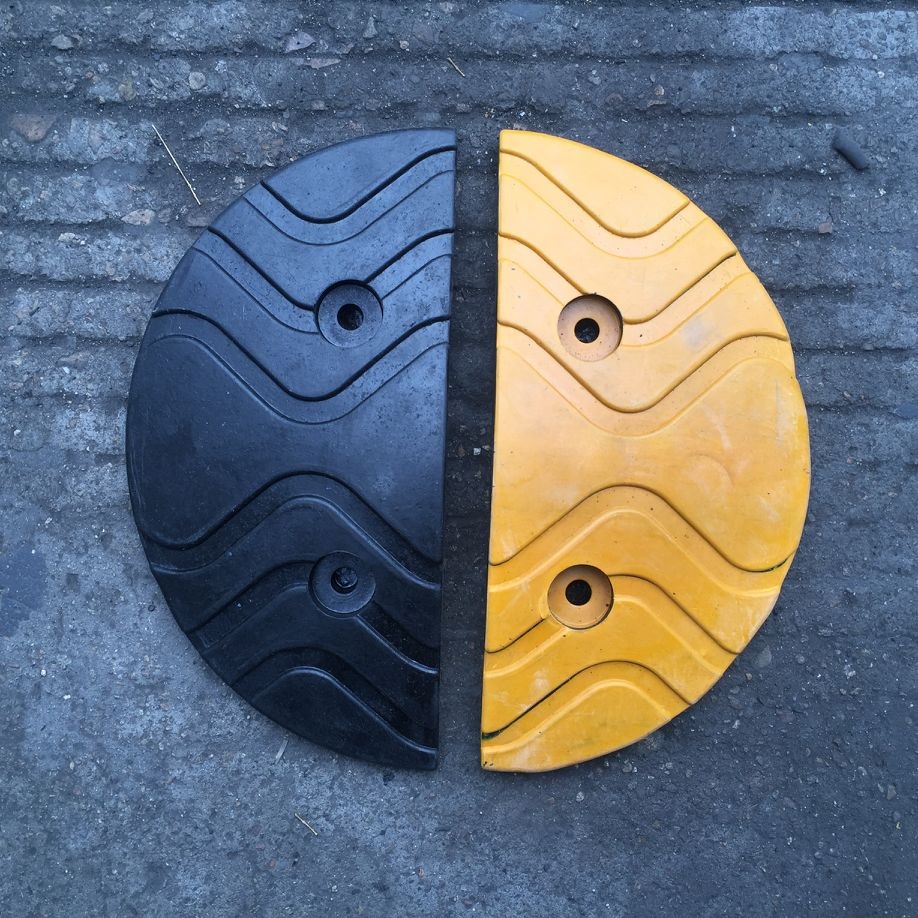 Factory price cheap dome recycle round roadway safety rubber speed bump for road parking