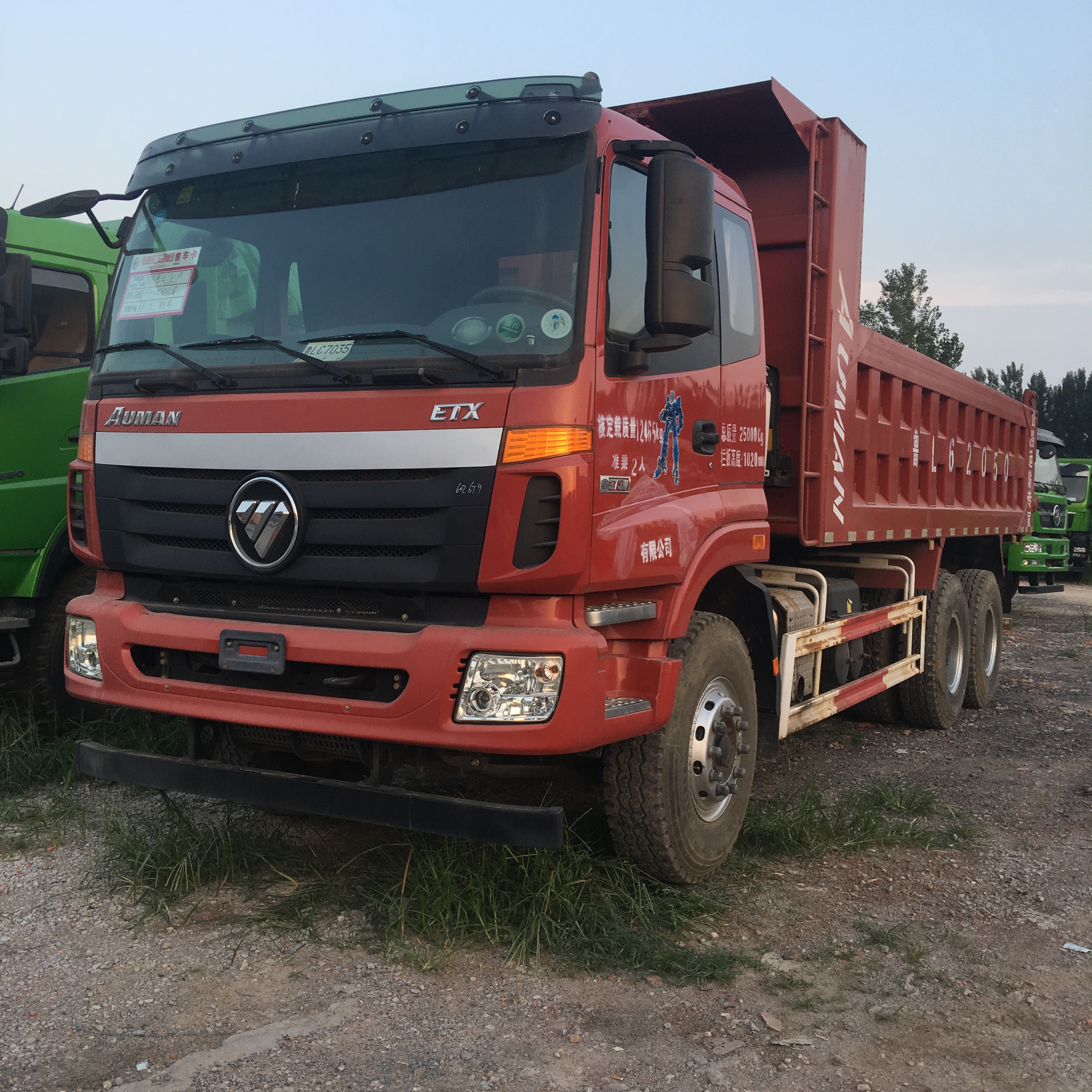 Новый или б/у самосвал Sinotruck Howo 25T, самосвал, небольшой грузовик, самосвал Shacman с краном для продажи