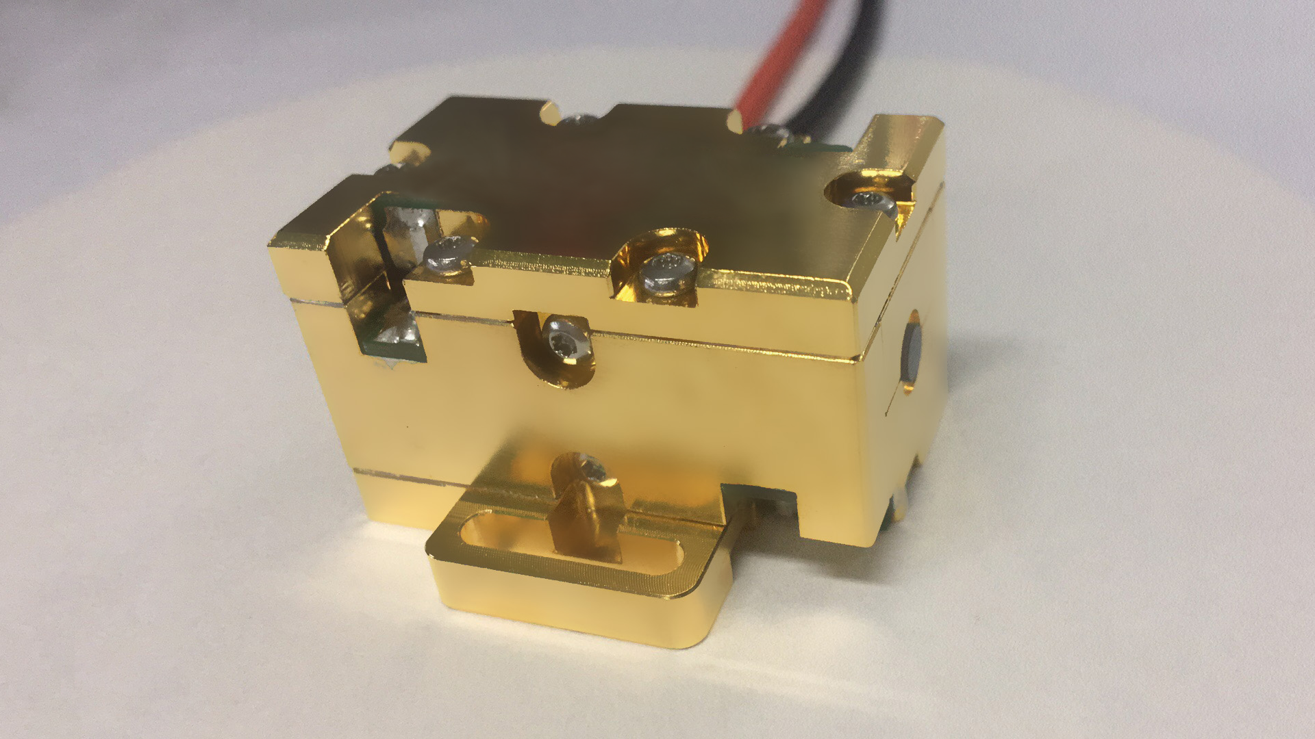 Passively cooled VCSEL amplifier diode pump laser module SLD4X3-4