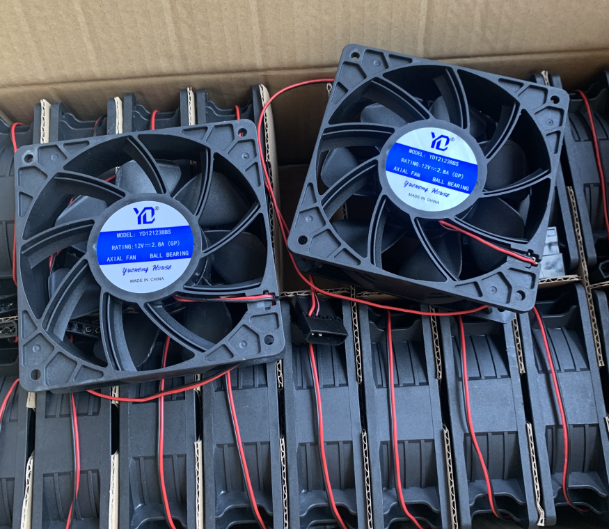 Охлаждающий вентилятор GPU 120x120x38 мм 12V DC 6000RPM 2.8A