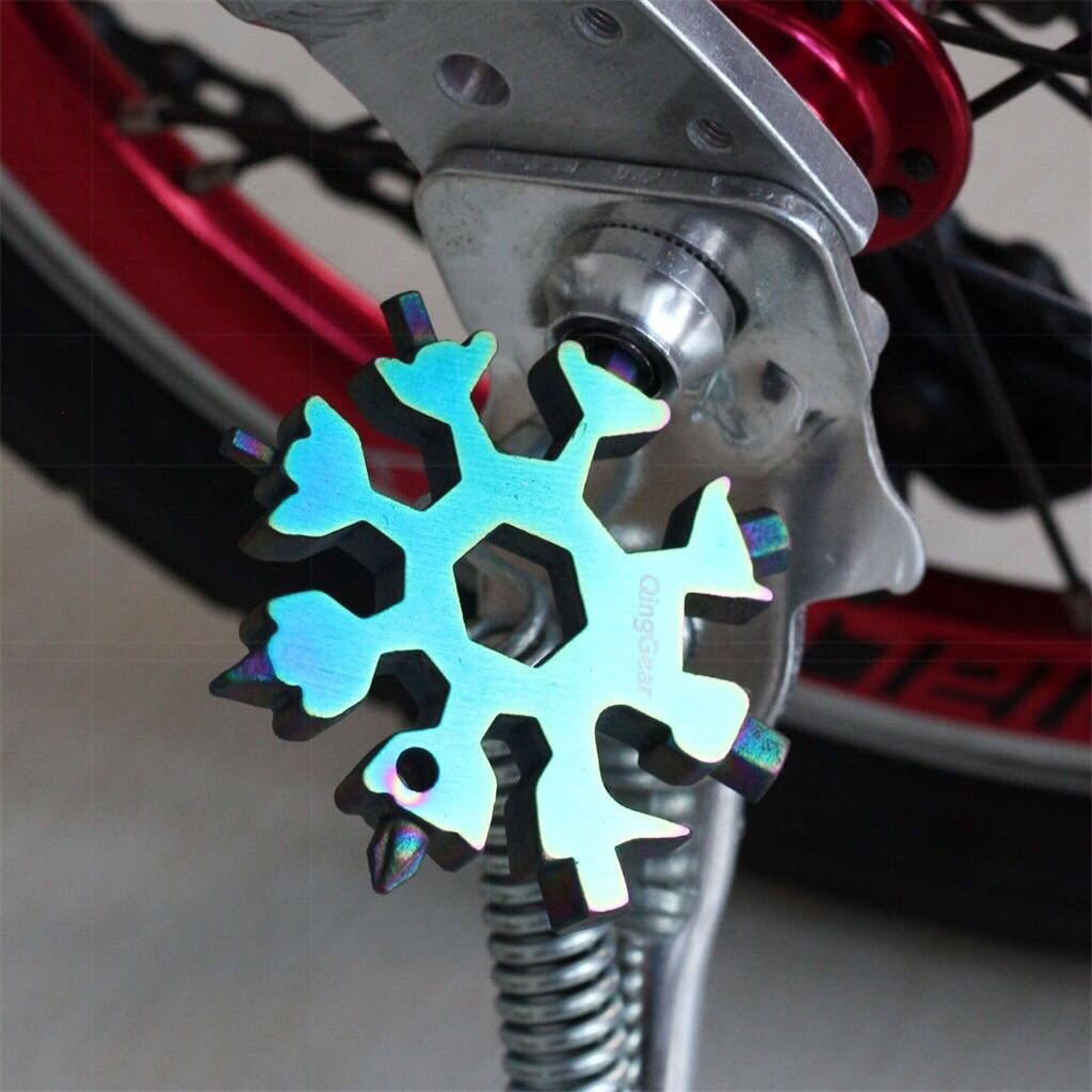 Factory Direct Sale 18 in 1 EDC Key Chain Hex Key Snowflake Wrench