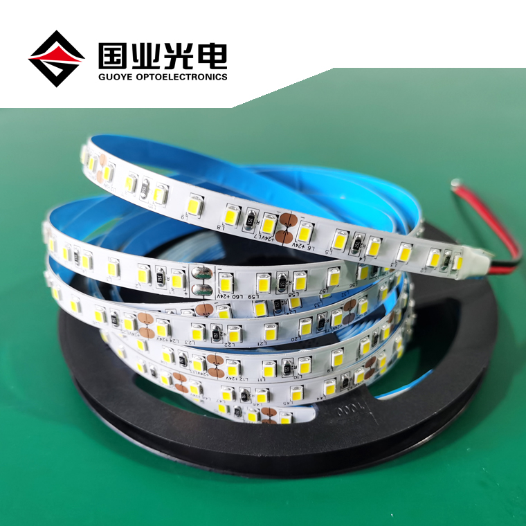 Guoye производитель SMD 2835 Светодиодная лампа с 120 светодиодами 12 В постоянного тока 24 В CRI 80 90 8 мм ширина 5 м рулон декоративная гибкая светодиодная лента