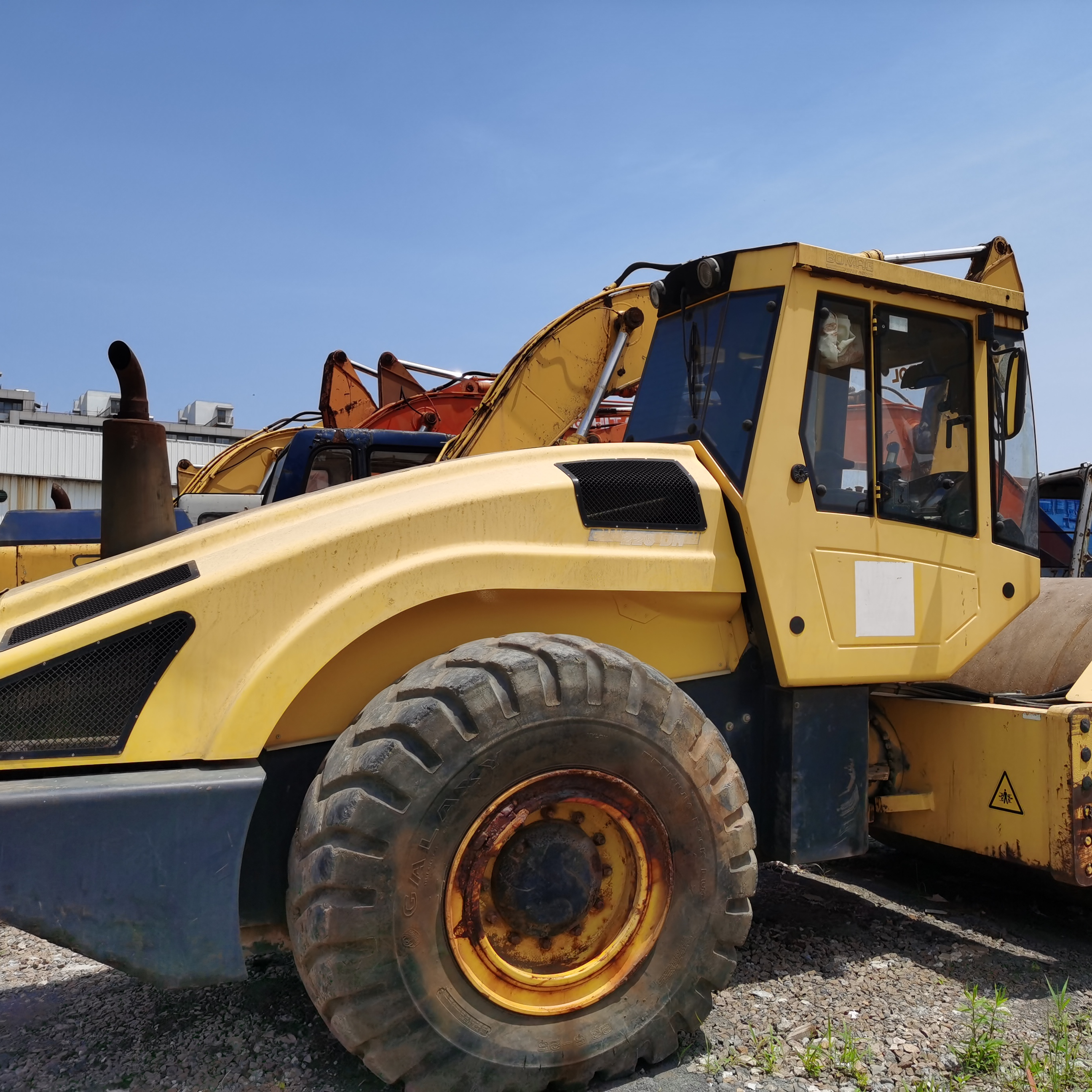 Подержанный 2015 BOMAG BW 226DH-4 дорожный каток