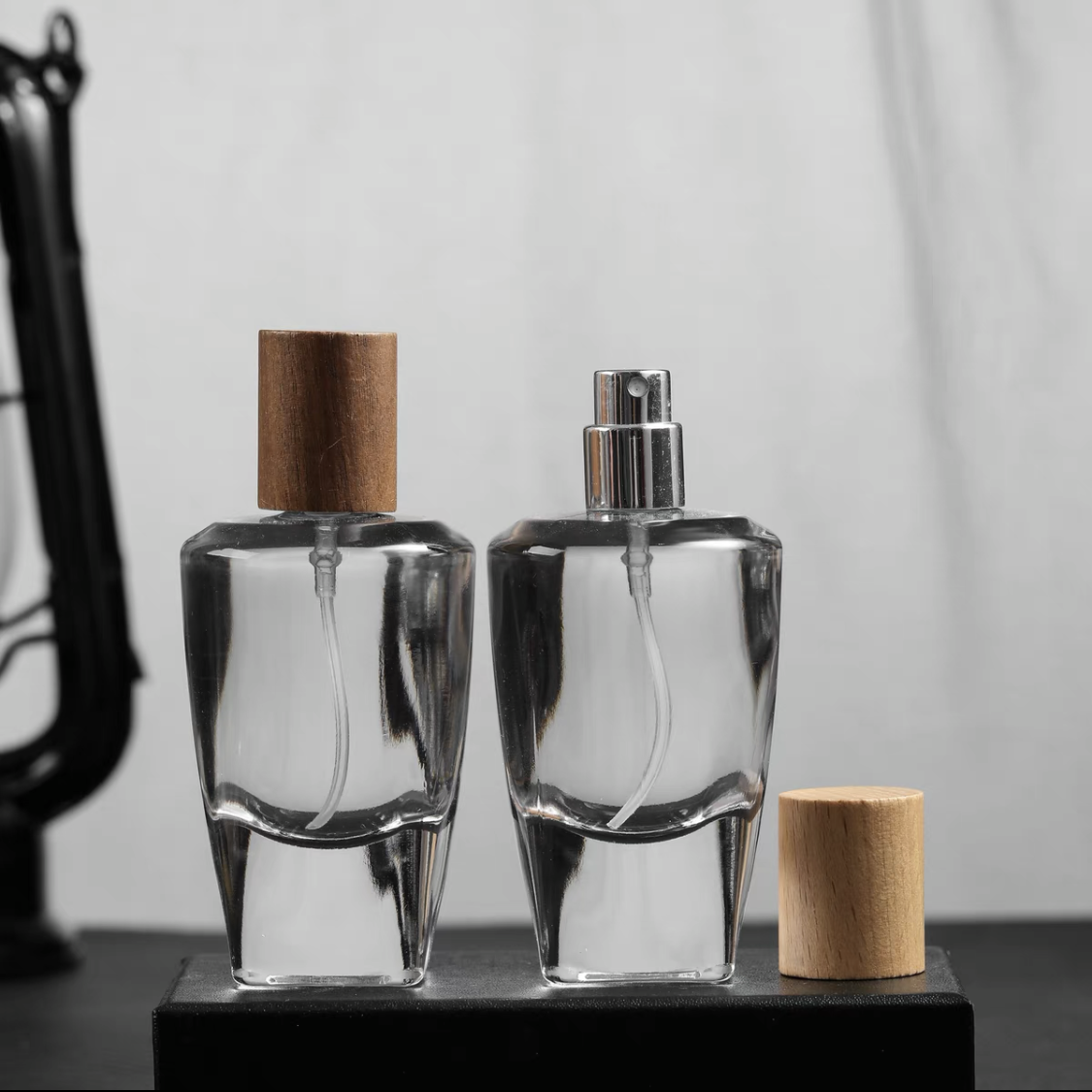 Mini 50ml Oem Perfume Bottle 100ml Retro Luxury Perfume Bottle Wooden Cap Perfume Glass Bottle