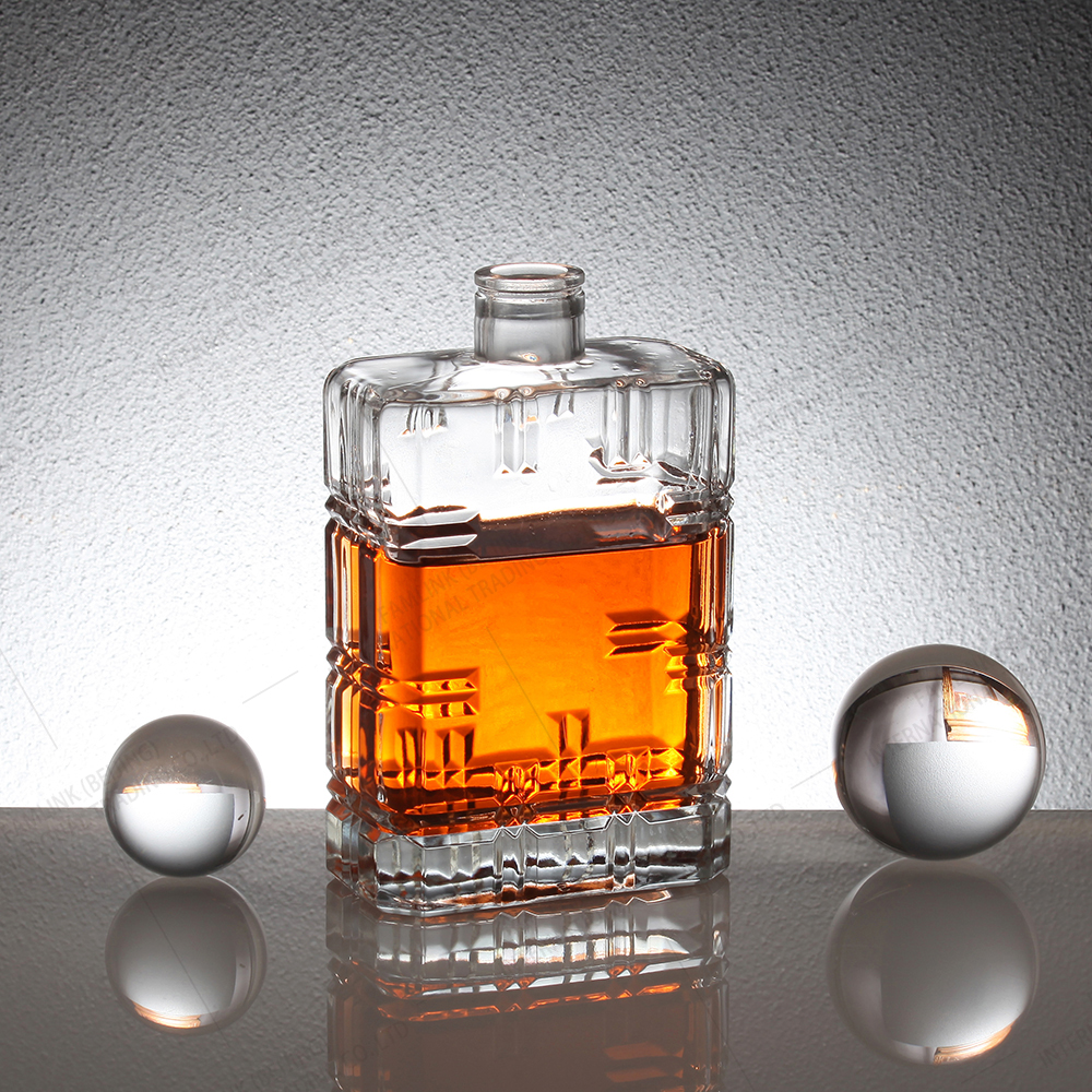 Factory Customized Square Liquor Bottle 750ml 500ml Gin Whisky Spirit Vodka Brandy Bottle For Whiskey Alcohol Drinking