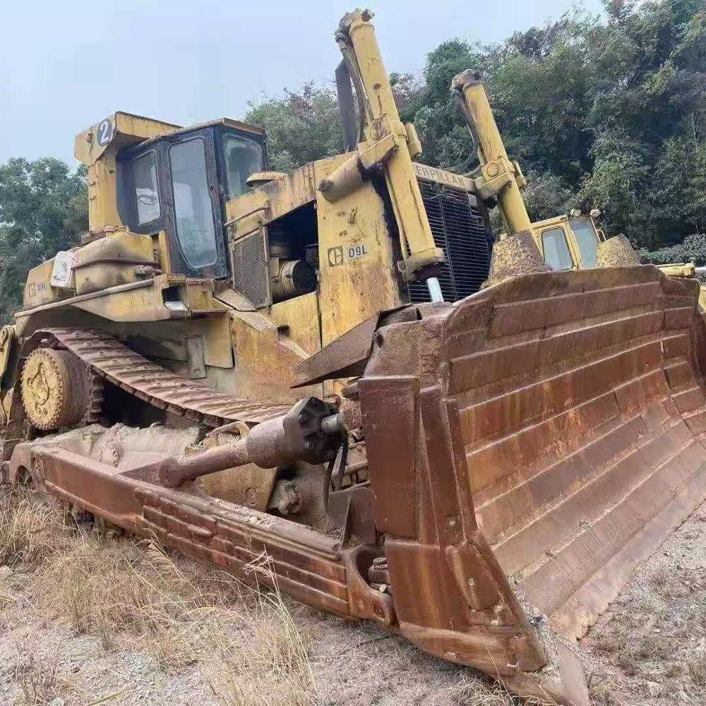 USED CATERPILLAR CRAWLER BULLDOZER--D9L