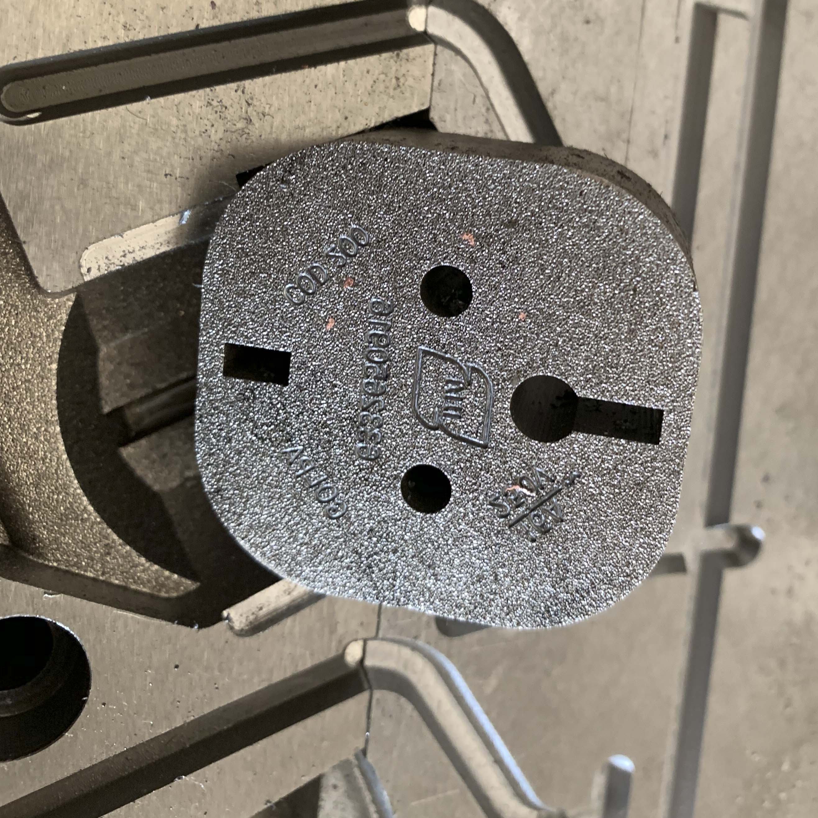 6 полостей AU Power plug литья под давлением для 85 тонн инъекции машины применение