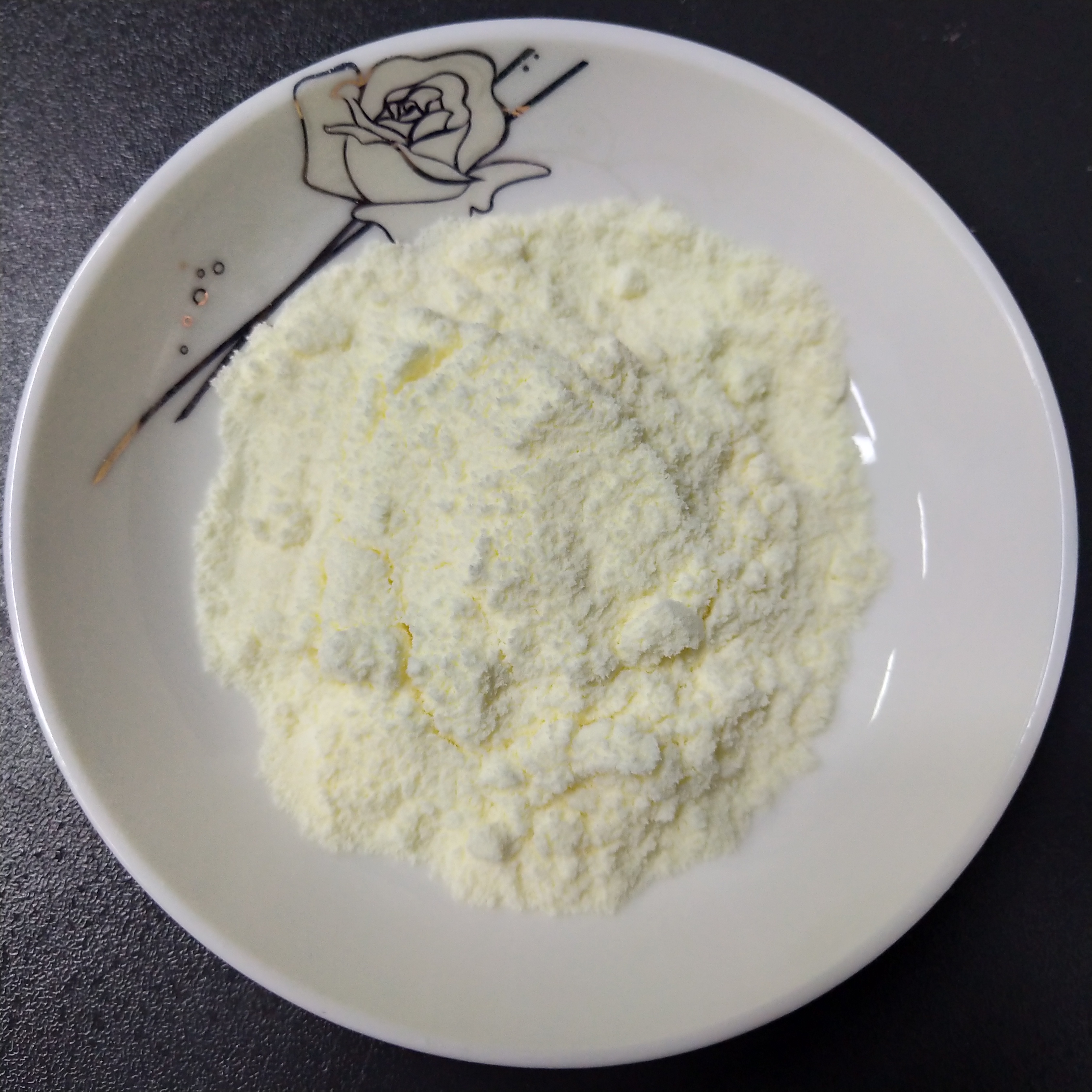 Поставка молочных продуктов, молочных сливок, жирное масло, сухое молоко