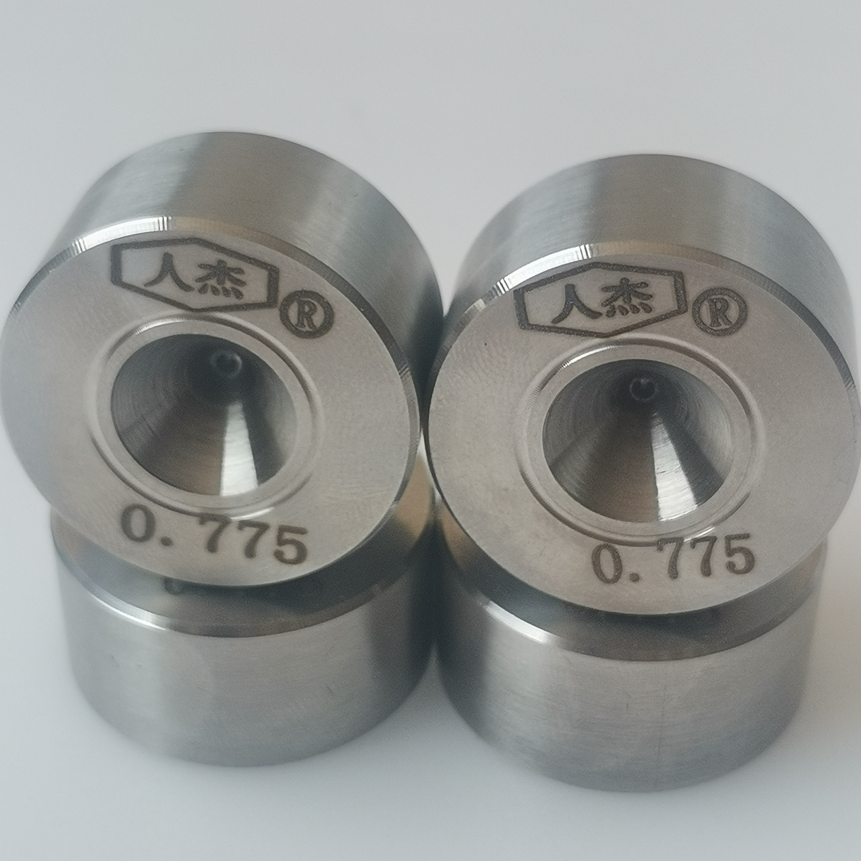 Manufacturer of diamond wire drawing die