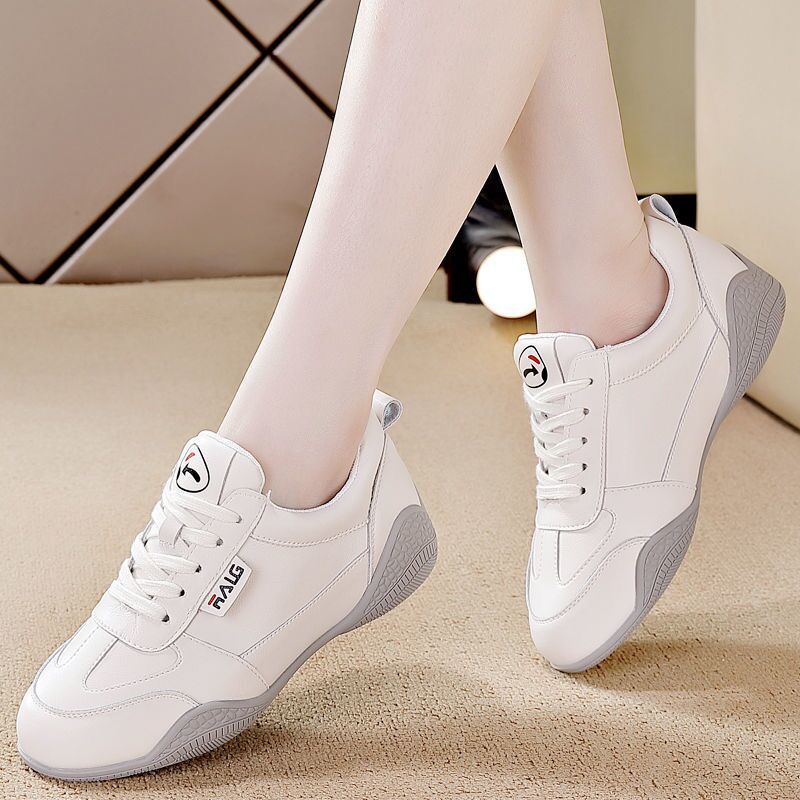 China Manufacturer Newest Women's White Casual Shoes Ladies Fashion Lightweight Sports Sneakers
