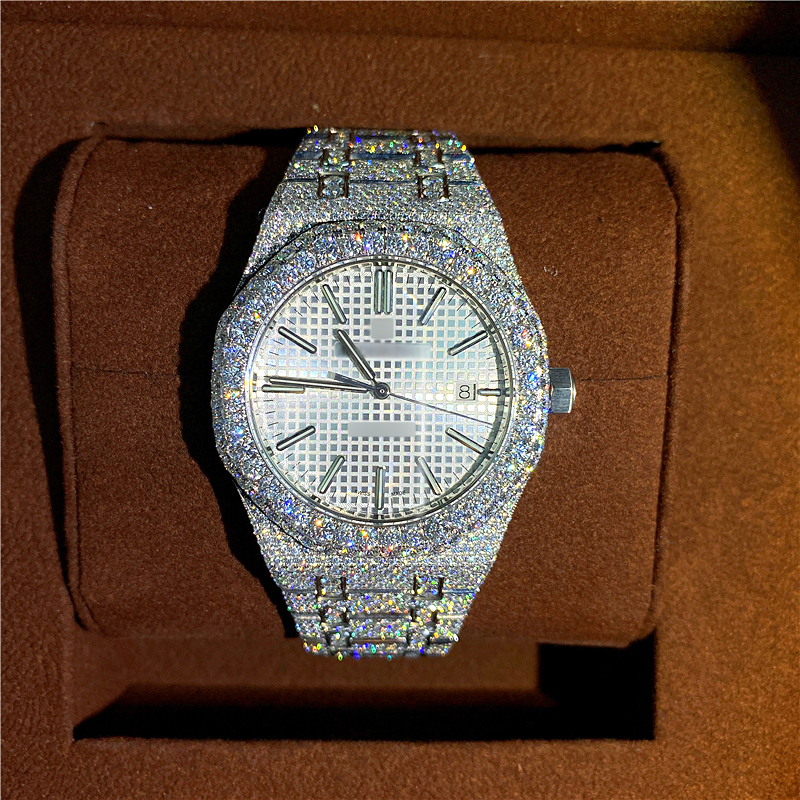 Часы Zuanfa Iced Out с использованием синтетического бриллианта