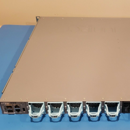 J uniper QFX5100-48T-AFI переключатель/QFX5100, QFX5100-48T, 48 100M/1G/10G Base-T RJ45 + 6x40GB QSFP портов, двухдиапазонный, wi переменного тока