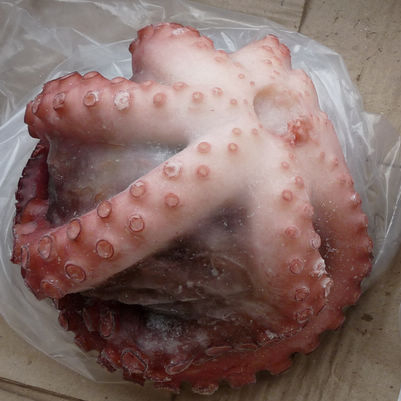 Морепродукты свежие замороженные гигантские осьминог
