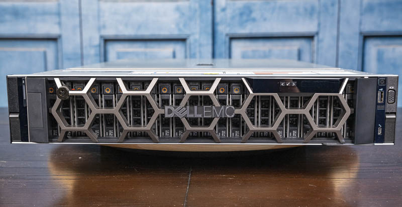 Сервер Dell PowerEdge R7515 AMD EMYC 7373X 128 ГБ 1,92 ТБ R6515