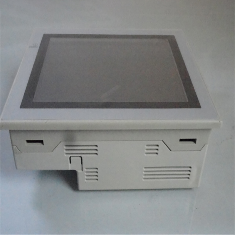 В наличии plc контроллер с сенсорным экраном GT1555-QTBD