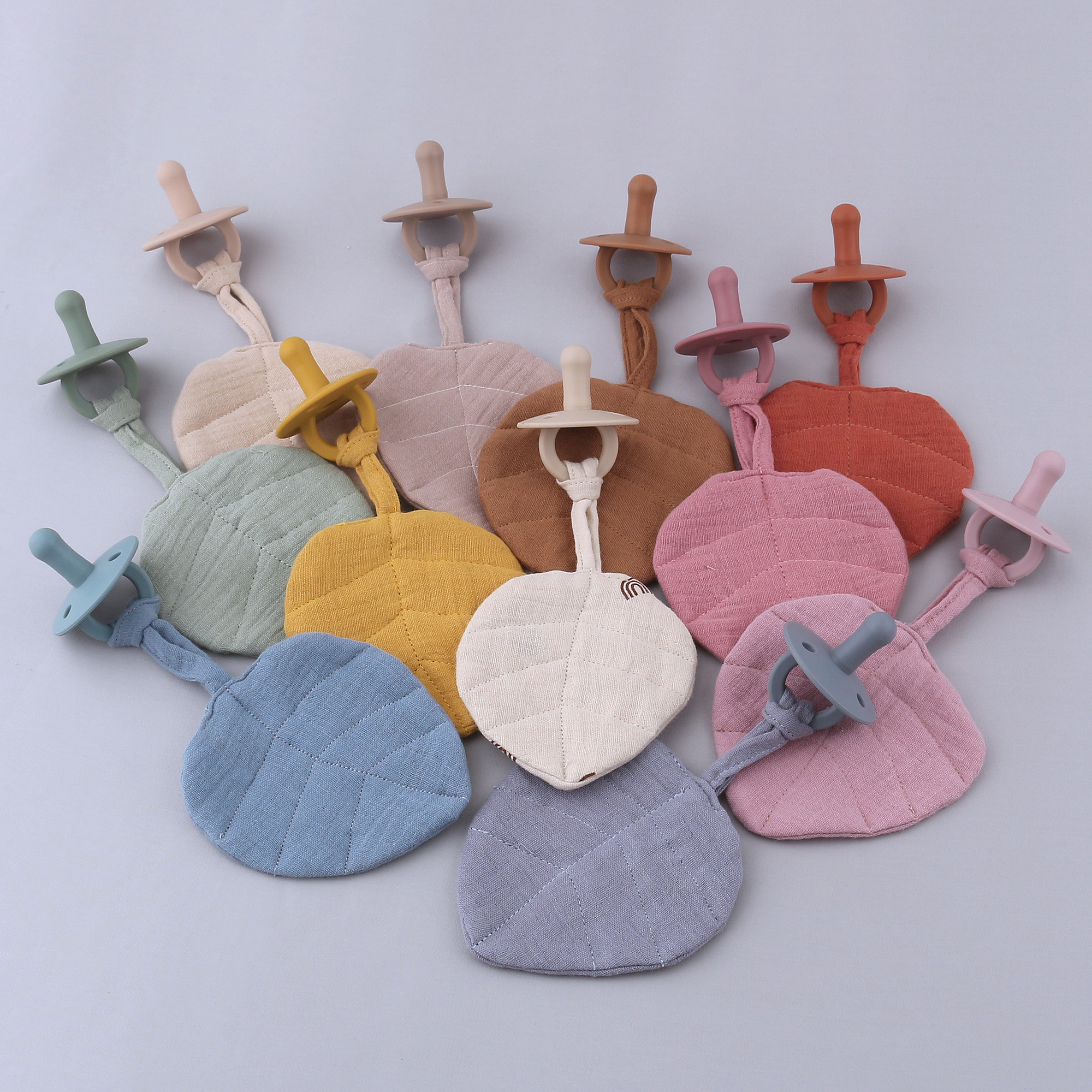 Christmas Gift Customized 100% Cotton Soft Leaves Shape Baby Teether Toys Baby Absorbent Drool Saliva Towel With Pacifier