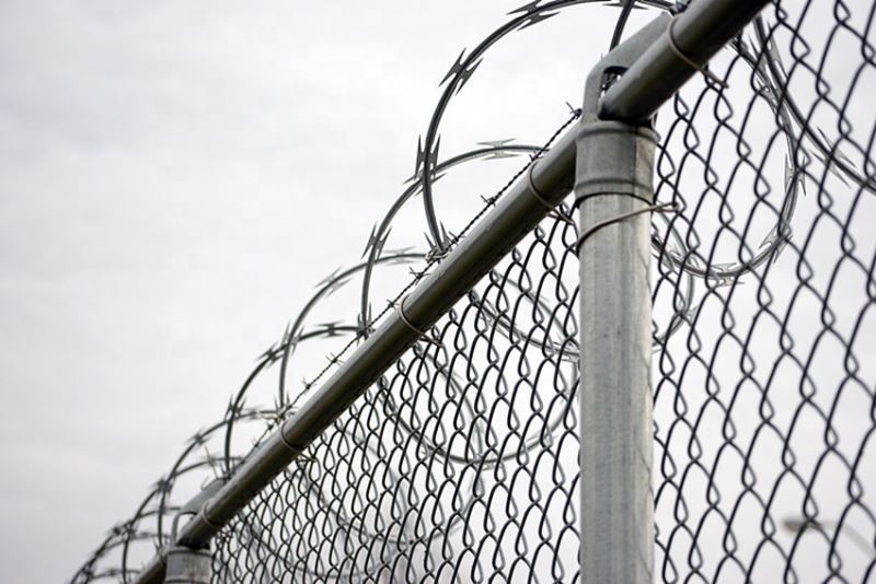 Chain Link Fence with Concertina Hot Dipped Galvanized Razor Barbed Wire