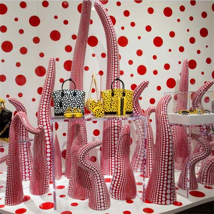 Yayoi Kusama точка Арт Деко статуи для LV окна дисплей реквизит