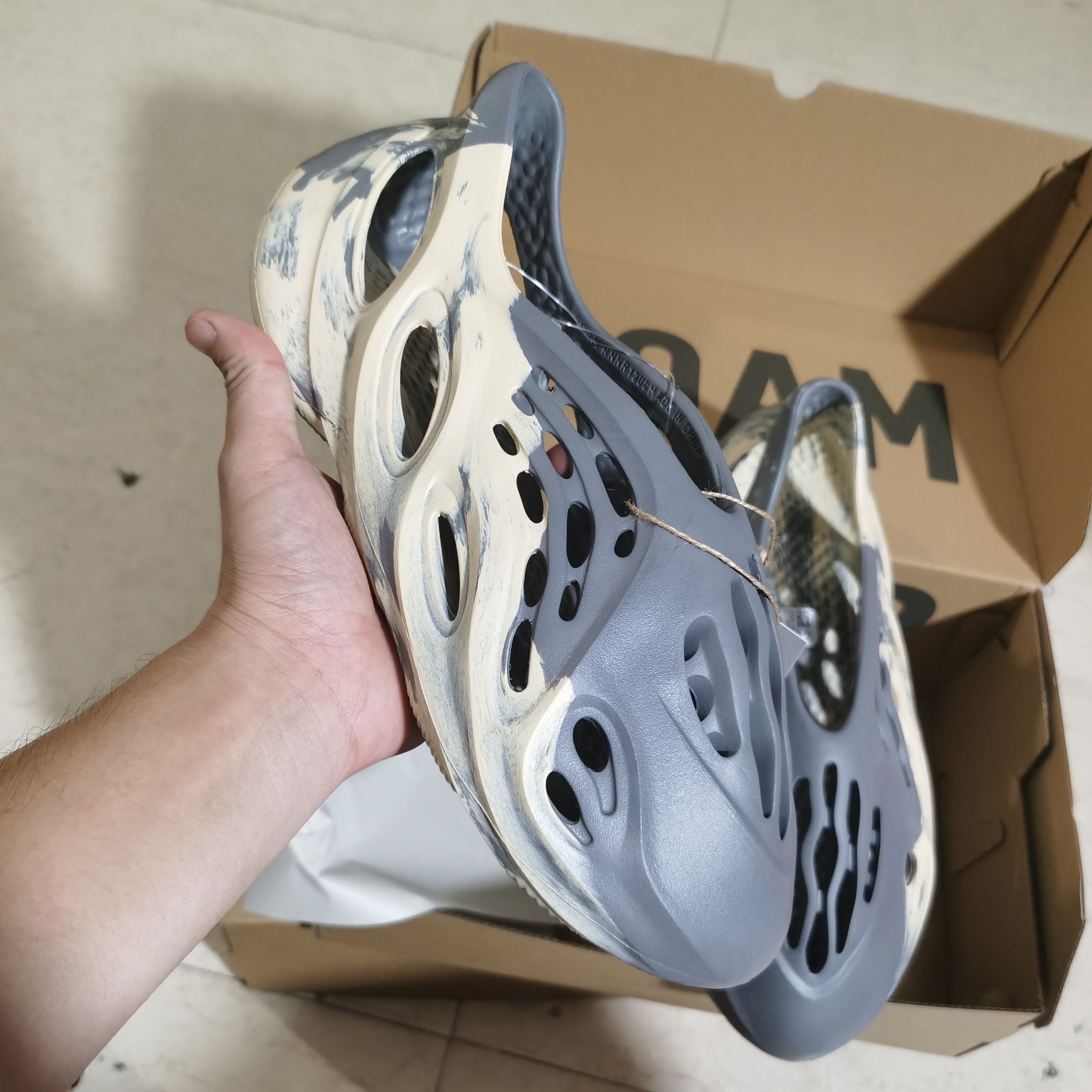 Лидер продаж, Пляжная пенопластовая дорожка Yeezy MXT, серые сандалии для мужчин и женщин, обувь для воды