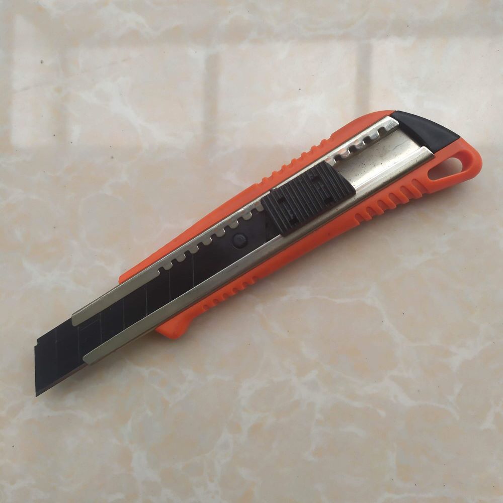 Switch knife 8 sections renewable black blade cutting cutter