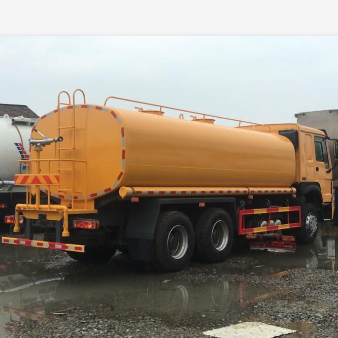 Sinotruk 6x4 21 куб. М водораспылитель