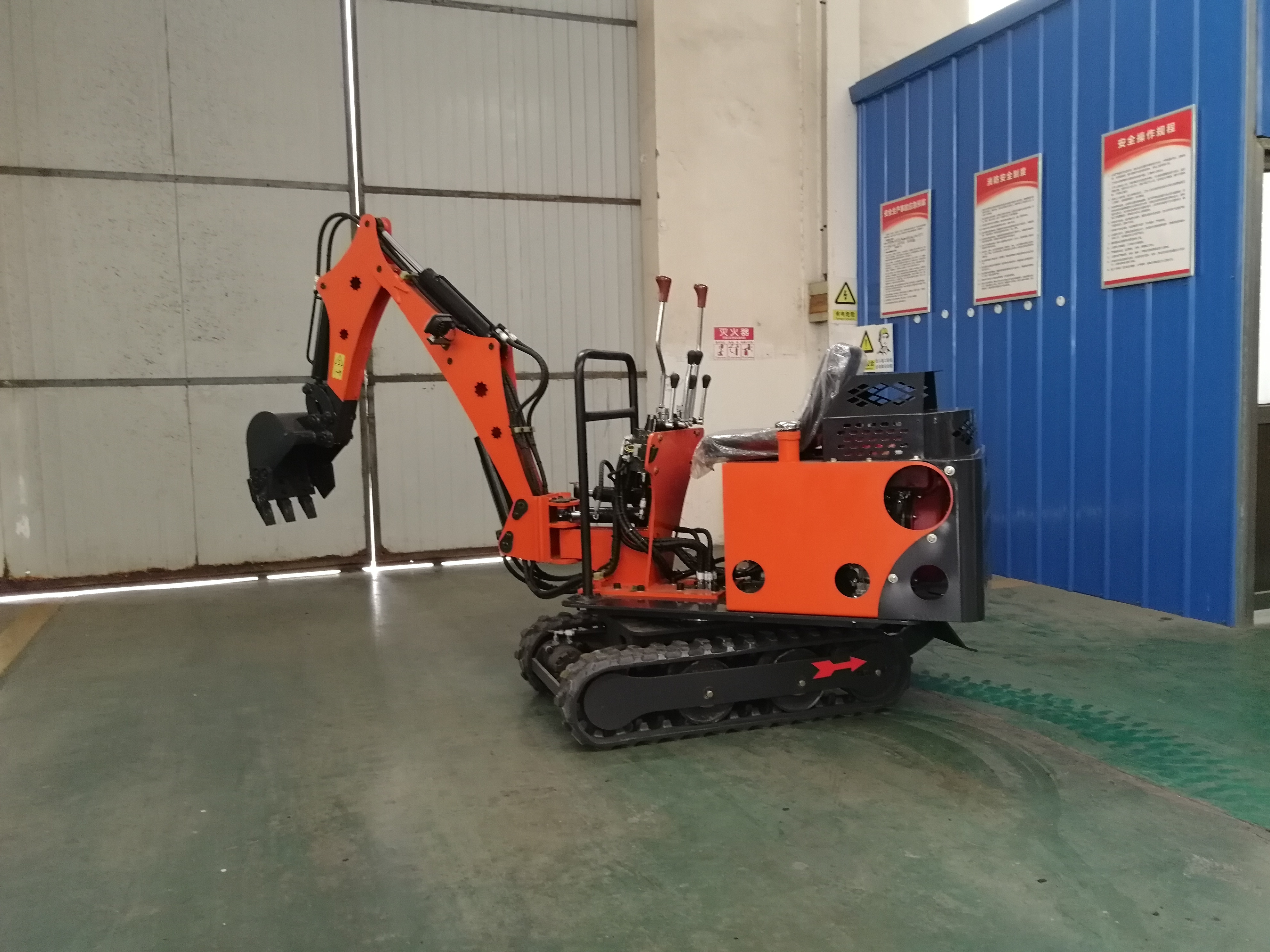Новый Китай QW-0.8ton гусеничный экскаватор изготовлен и продаются во многих стран