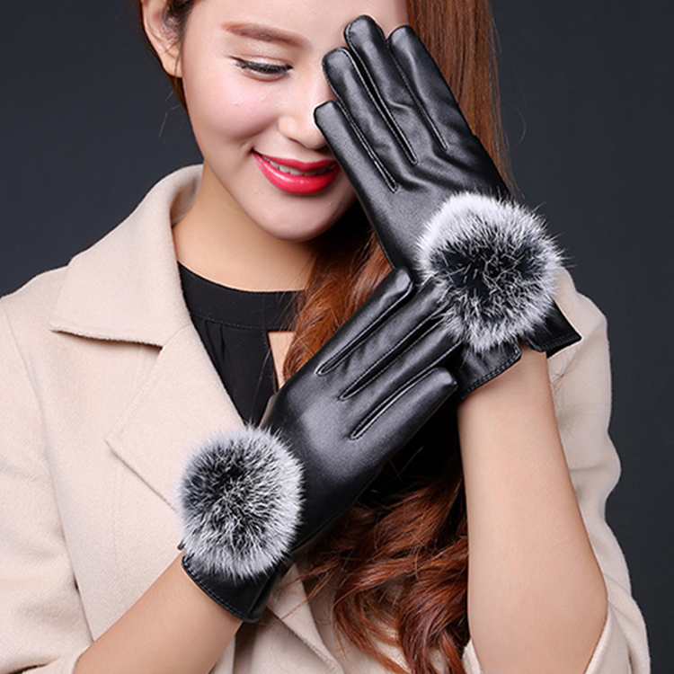 Factory Direct Sale Pu Driving Mittens Fur Ball Warm Winter Gl oves Ladies Touch Screen Gl oves