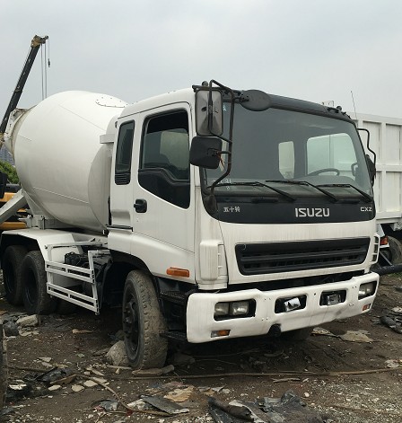 Б/у Бетономешалка ISUZU 9M3, грузовик в хорошей рабочей мешалке 9m3