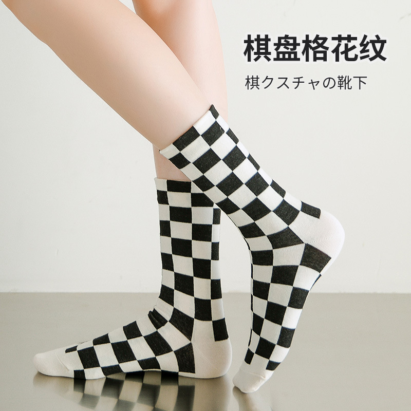 Autumn and winter new cartoon medium tube bear women's socks ins Japanese wild cute student style sports and leisure cotton sock