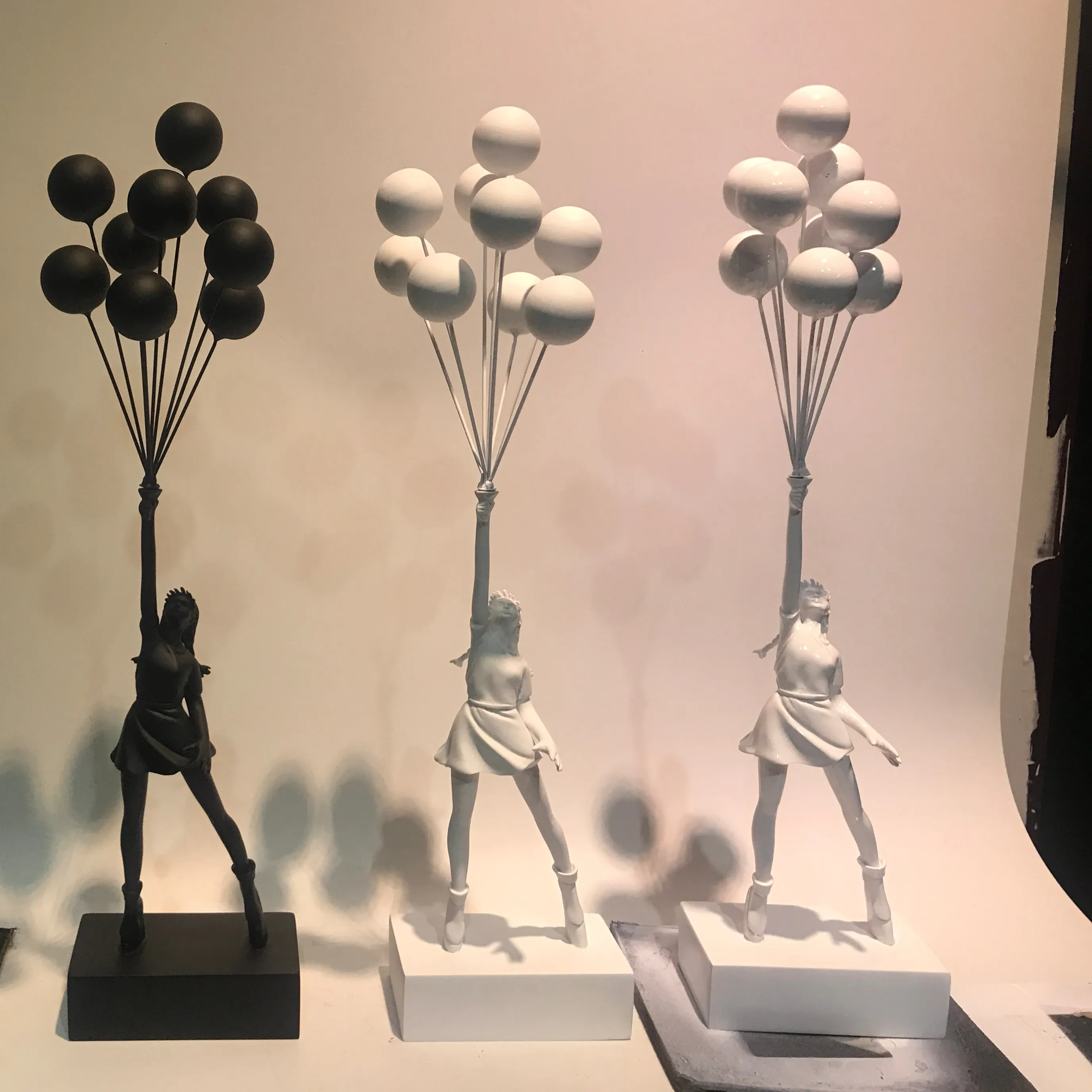 Banksy balloon girl decoration sculpture FlyingBalloonsGirl gift resin crafts