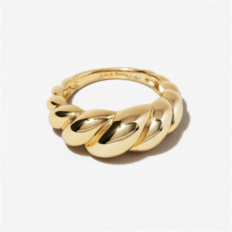 Fashion Twisted Croissant Women Rings Female Ring
