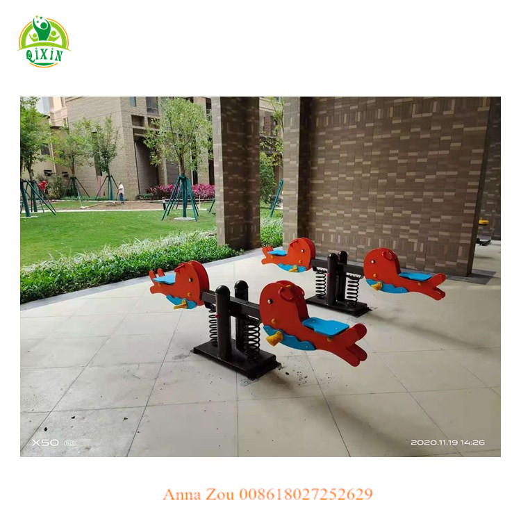 Популярные два сиденья пластиковые seesaw детская игра seesaw открытый парк развлечений seesaw QX-18093C
