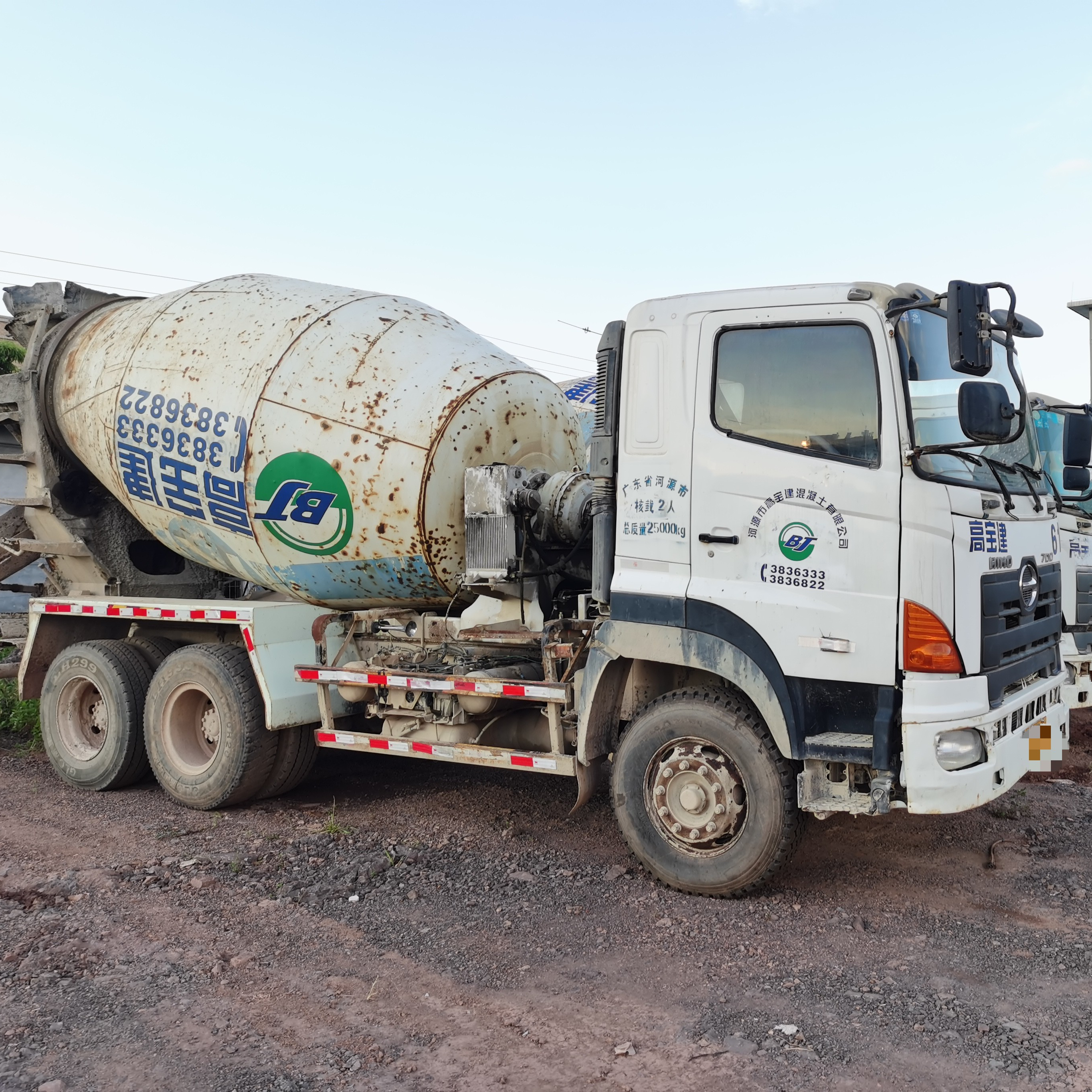 Б/у Бетономешалка hino, б/у, Бетономешалка