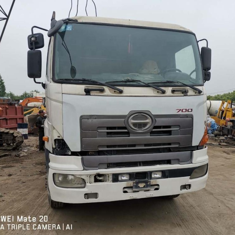 Продажа б/у бетономешалки hino в Гане
