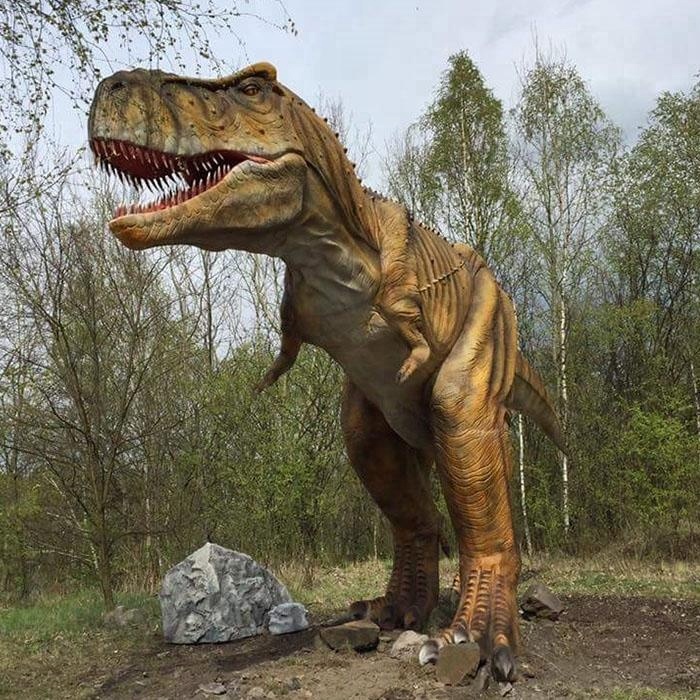 Экспозиция на открытом воздухе, модель аниматронного динозавра T rex